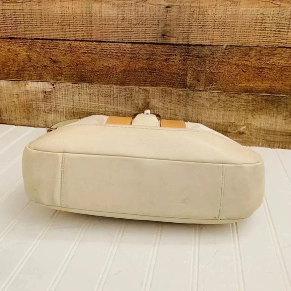 Coach Hamptons Hobo Signature Purse - Picture 3 of 6